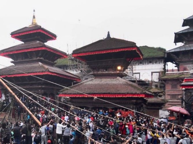 हनुमानढोका दरबार क्षेत्रमा इन्द्रध्वजोत्थान, देवी नाच शुरु
